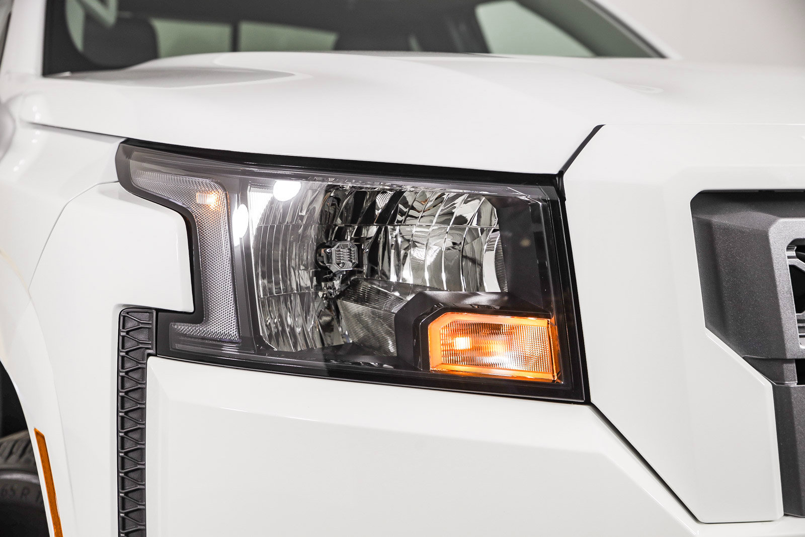 2024 Nissan Frontier King Cab SV photo 2