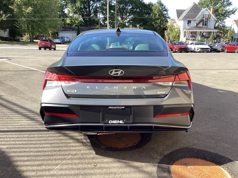 2025 Hyundai Elantra Hybrid Limited photo 6