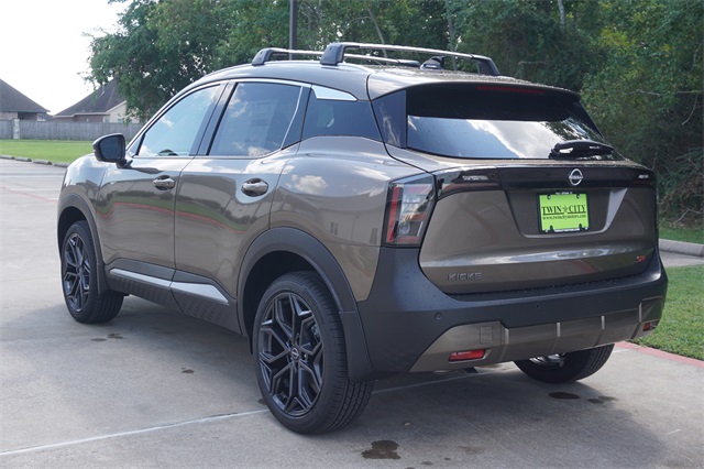 2026 Nissan Kicks SR photo 4