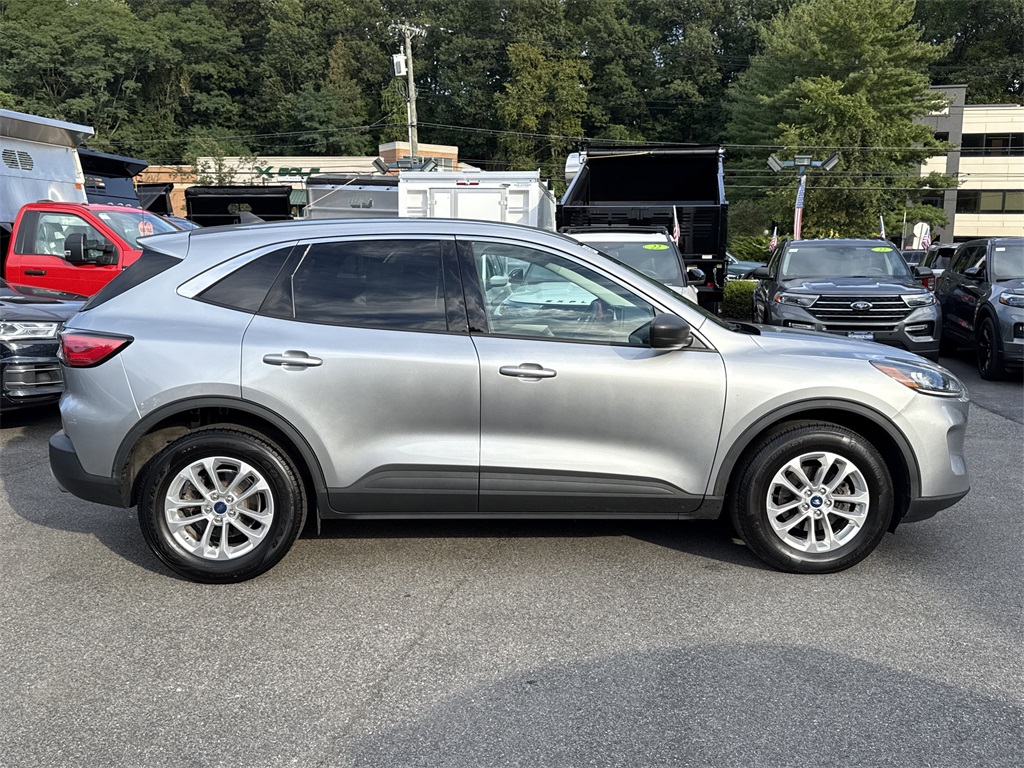 2022 Ford Escape SE photo 3