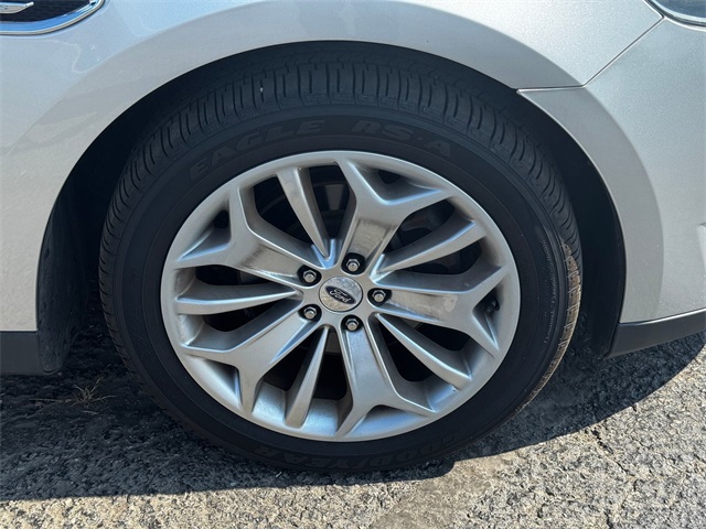 2018 Ford Taurus Limited photo 9