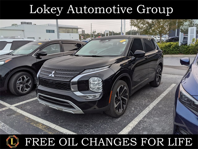 2022 Mitsubishi Outlander SE's photo