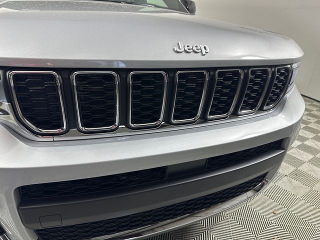 2025 Jeep Grand Cherokee Laredo X photo 5