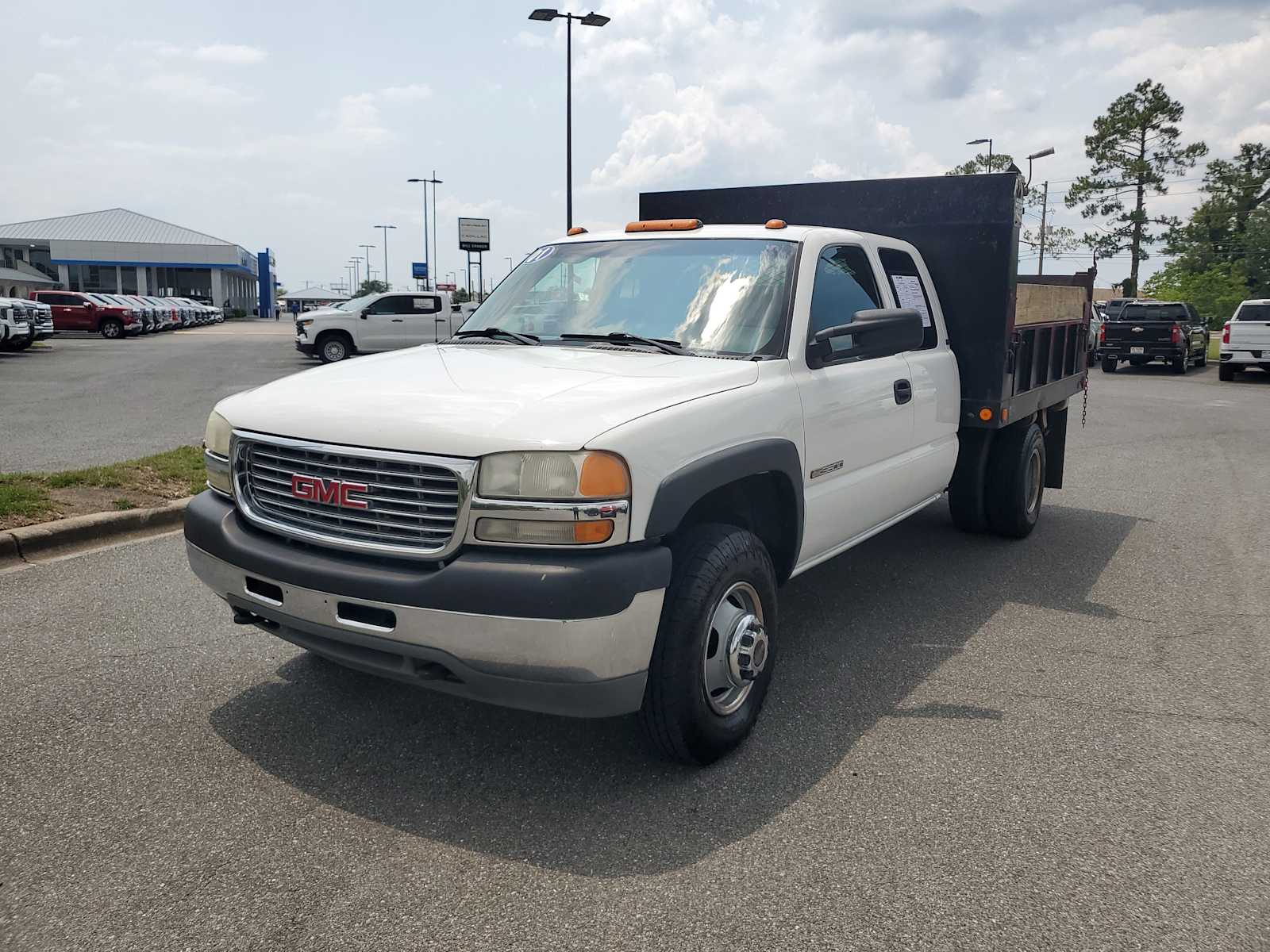 Used 2001 Summit White GMC SL image 1