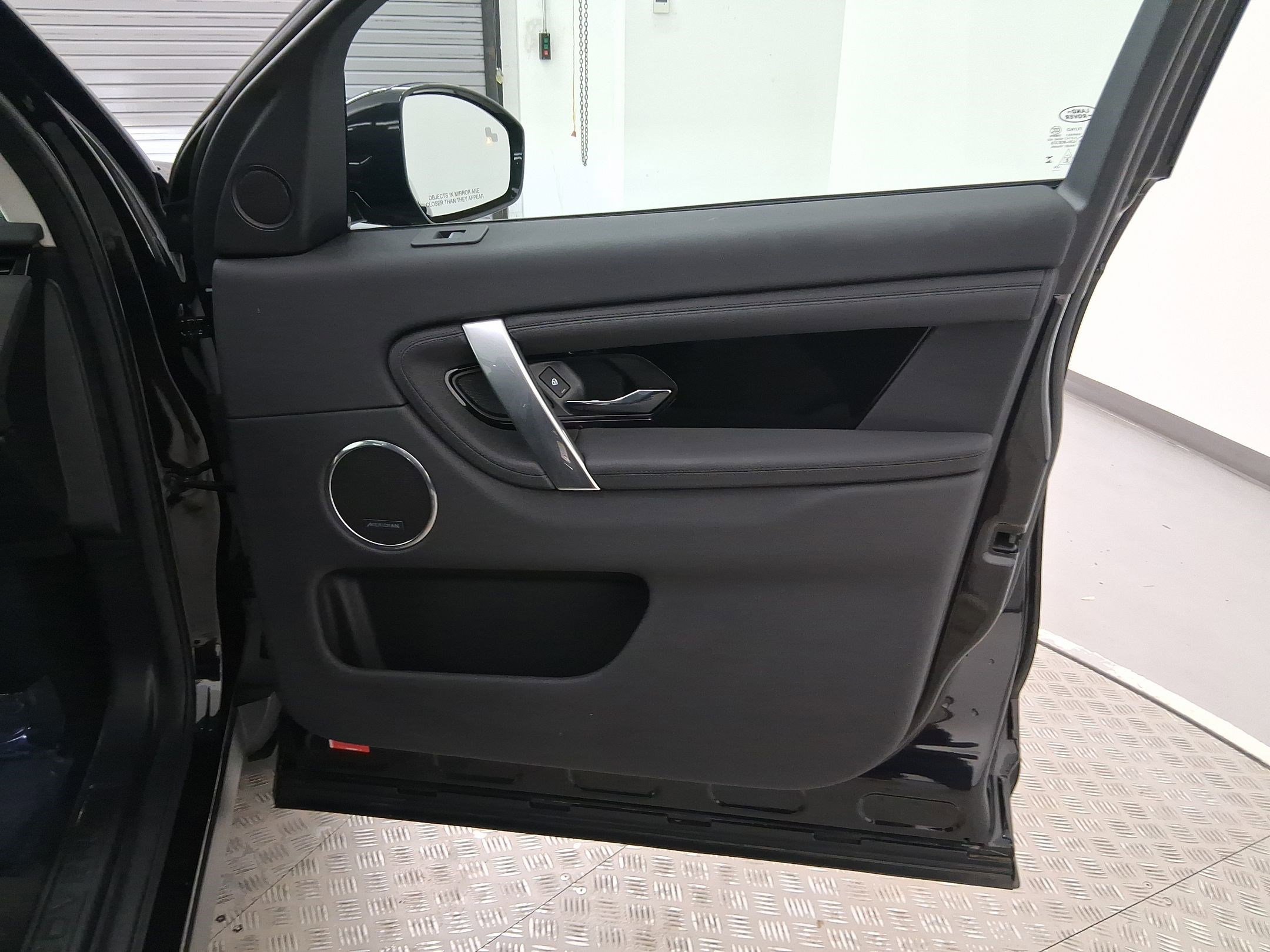 2025 Land Rover Discovery Sport S photo 21