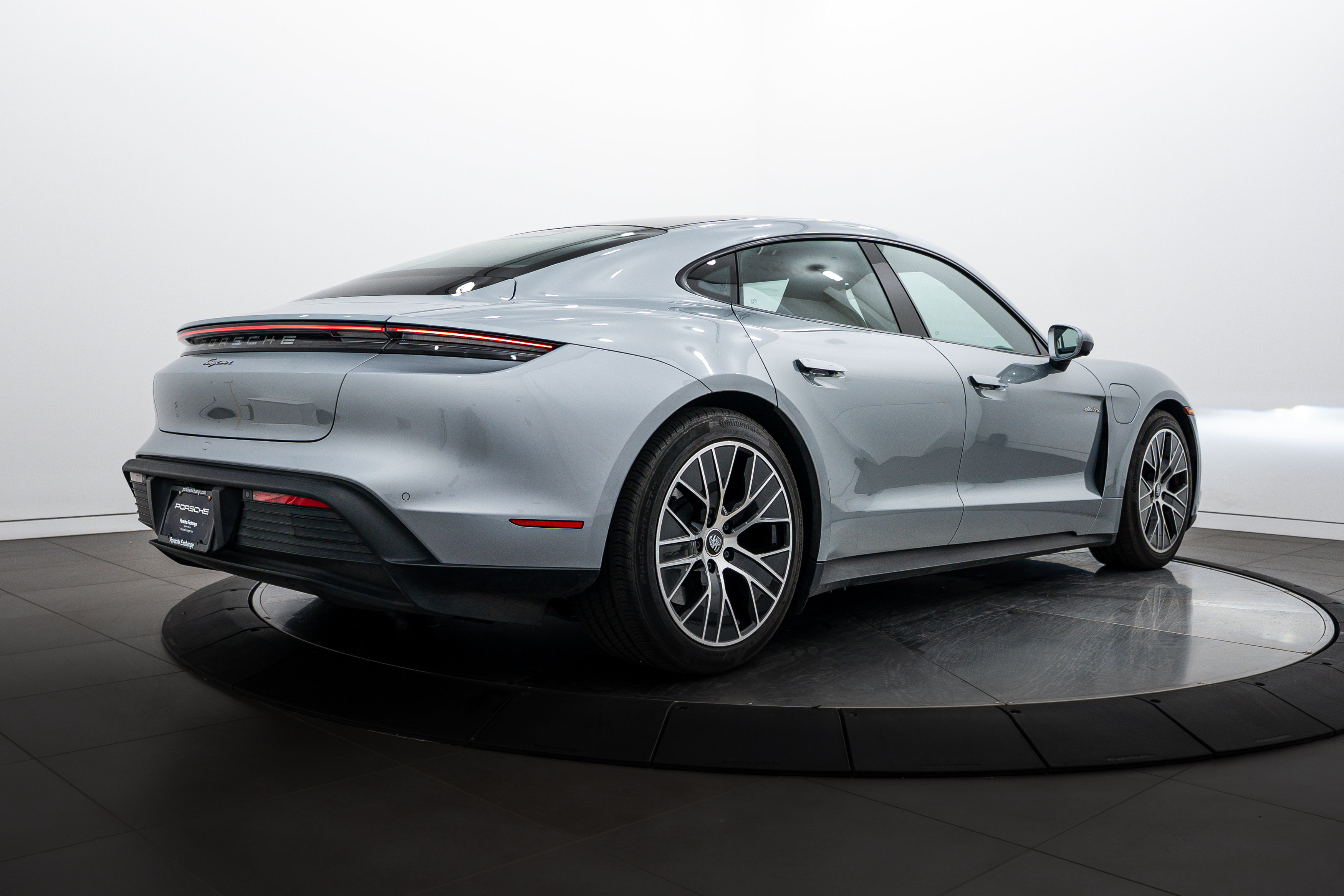 2021 Porsche Taycan photo 4
