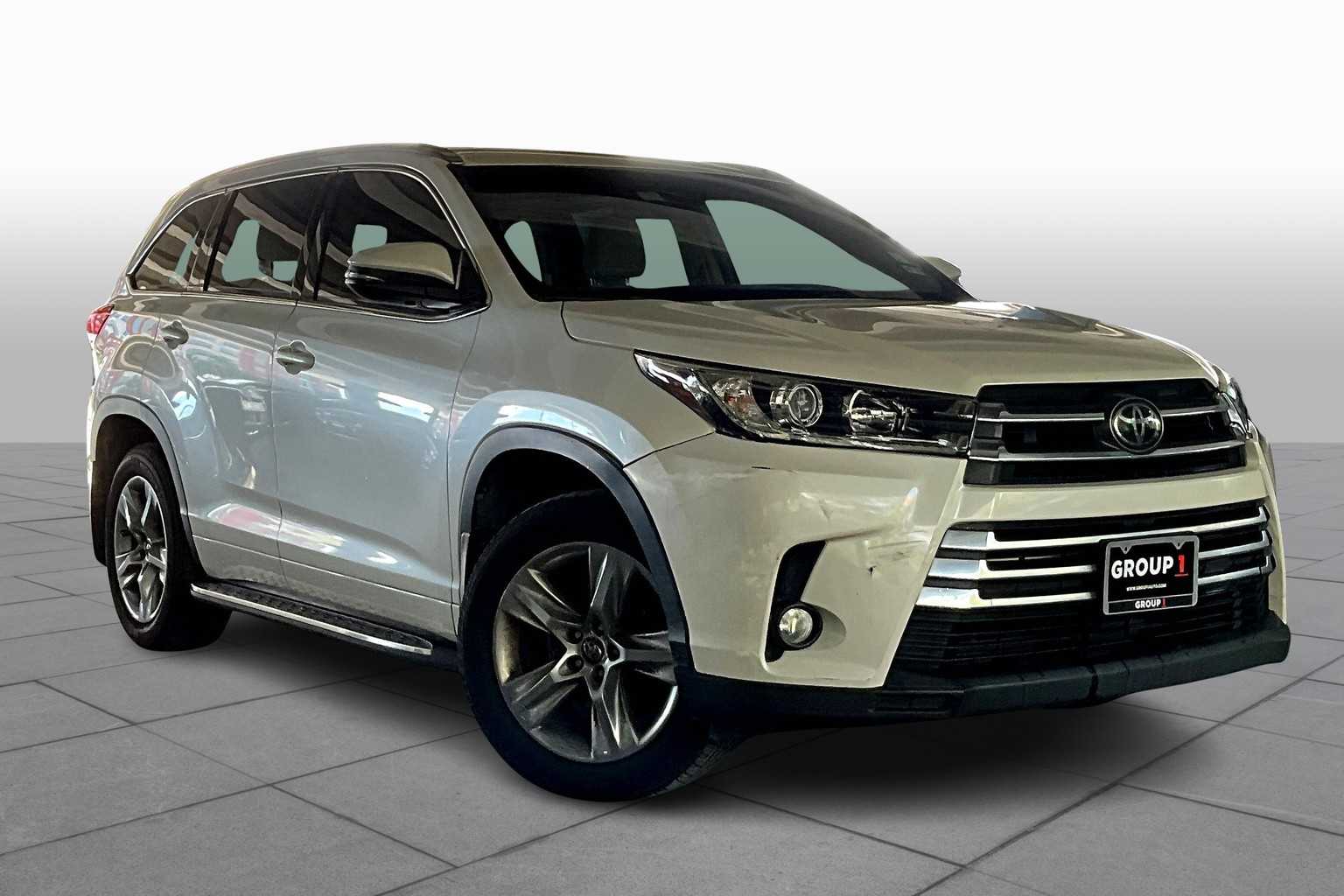 2017 Toyota Highlander Limited photo 2