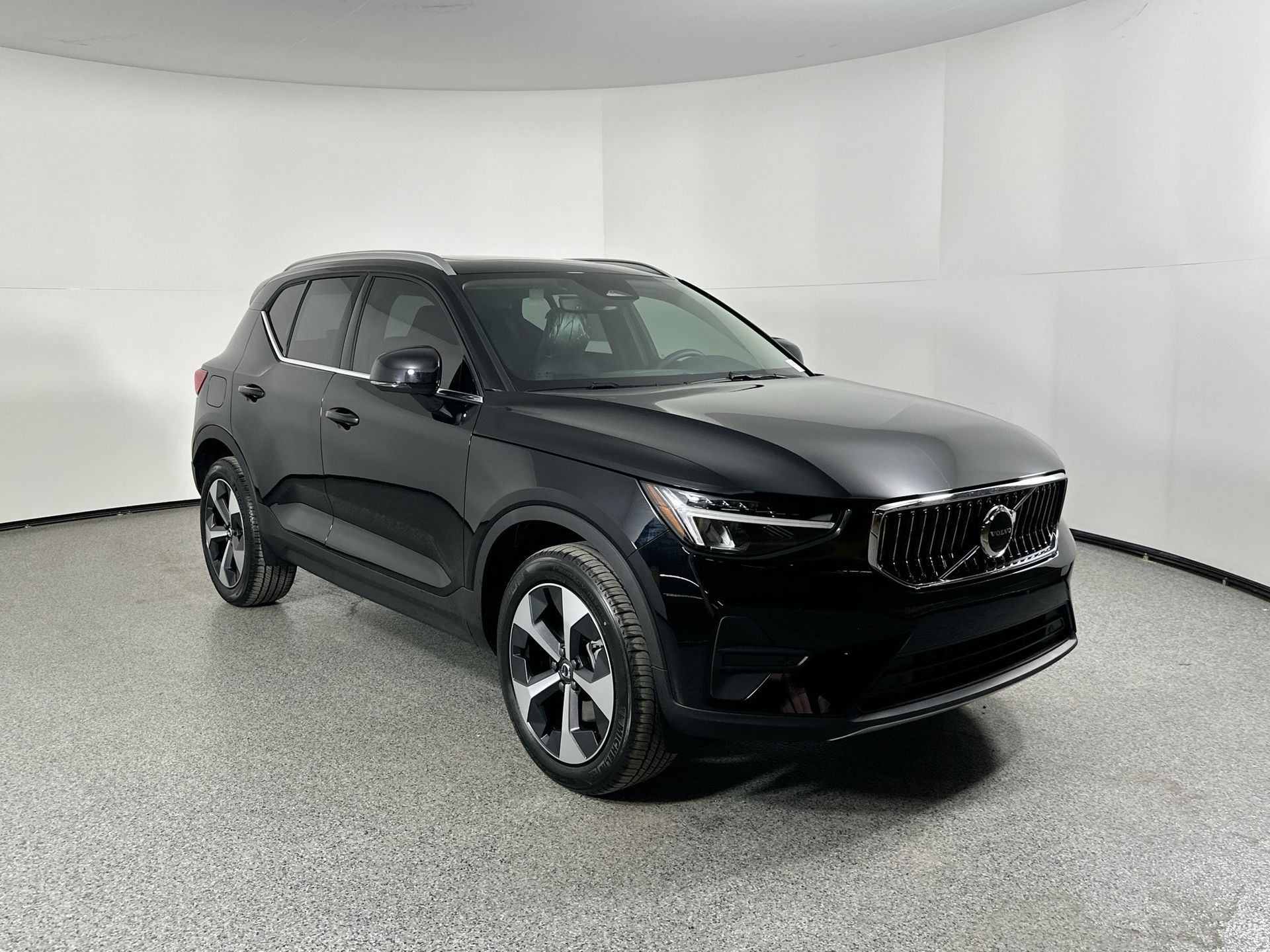 2025 Volvo XC40 AWD Core photo 3
