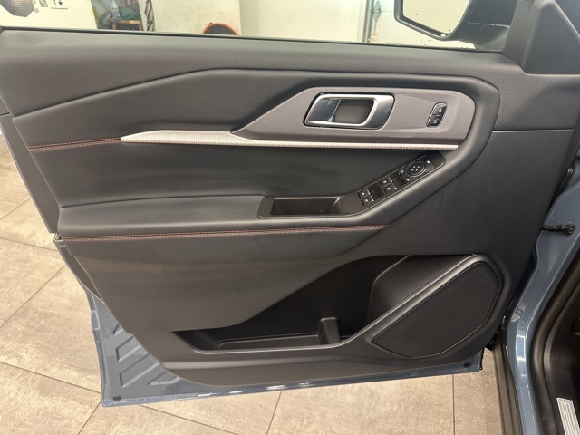2025 Ford Explorer ST-Line photo 10