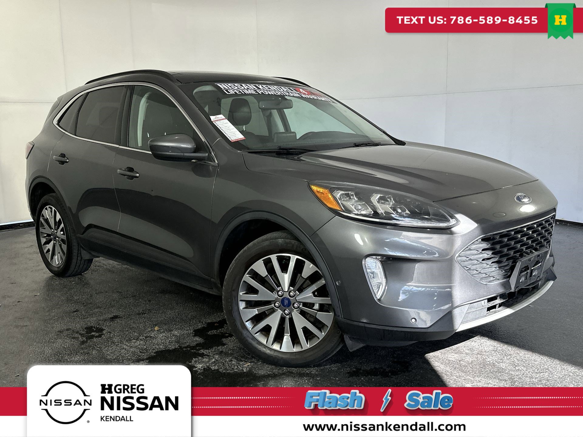 2021 Ford Escape Titanium's photo