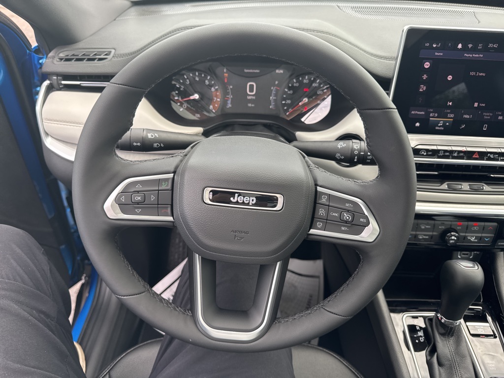 2025 Jeep Compass Limited photo 2