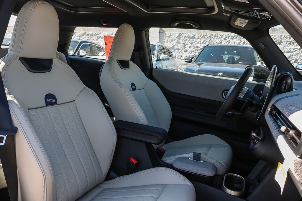 2025 Mini Cooper 2 Door Hardtop Iconic photo 12