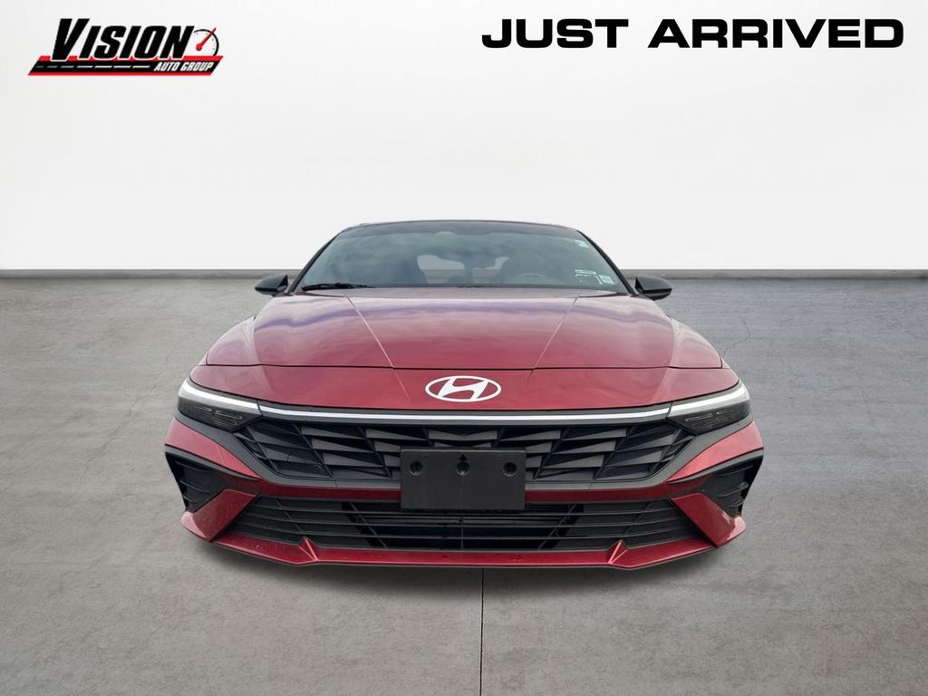 2025 Hyundai Elantra SEL Sport photo 2