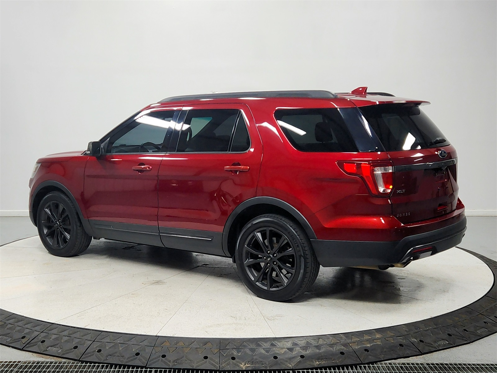 2017 Ford Explorer XLT photo 4