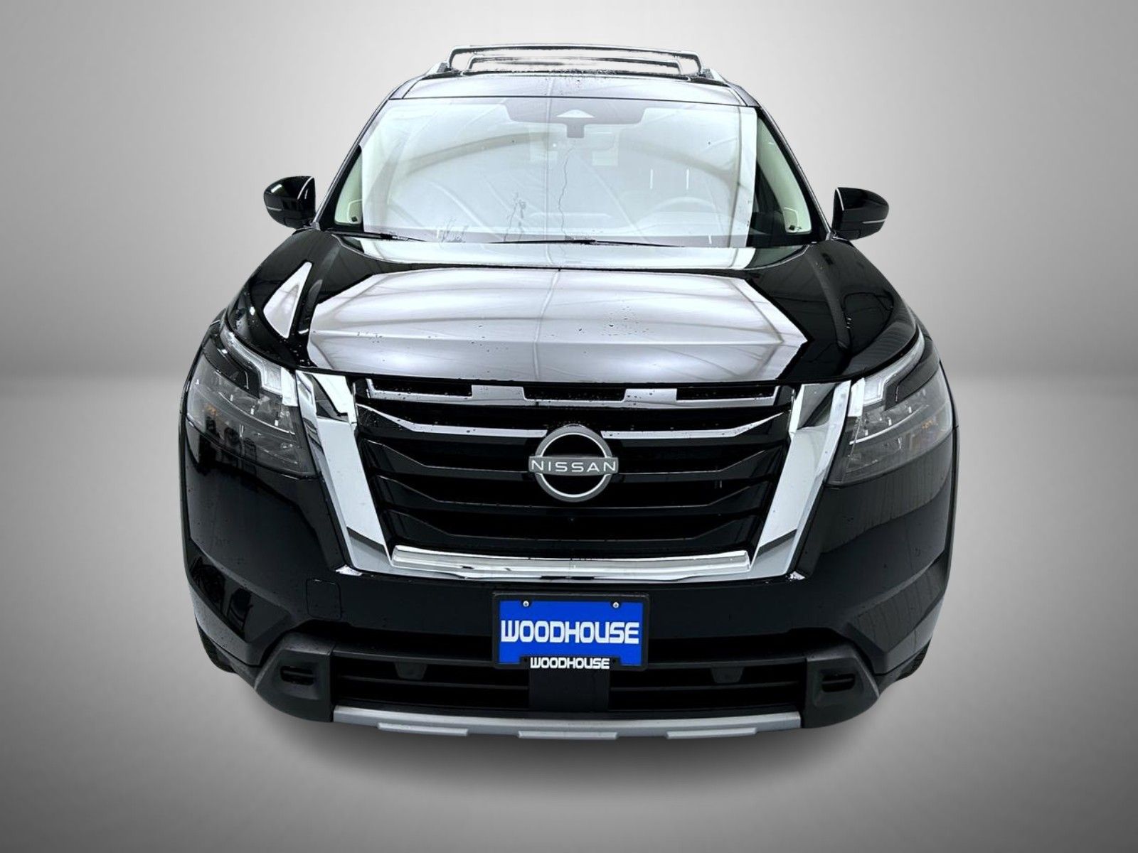 2025 Nissan Pathfinder SL photo 2