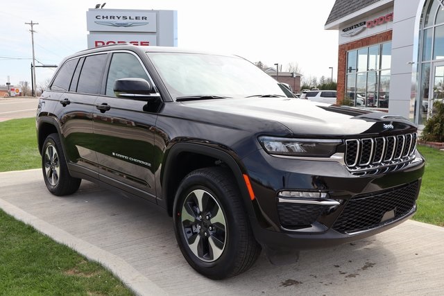 2025 Jeep Cherokee 4xe photo 2