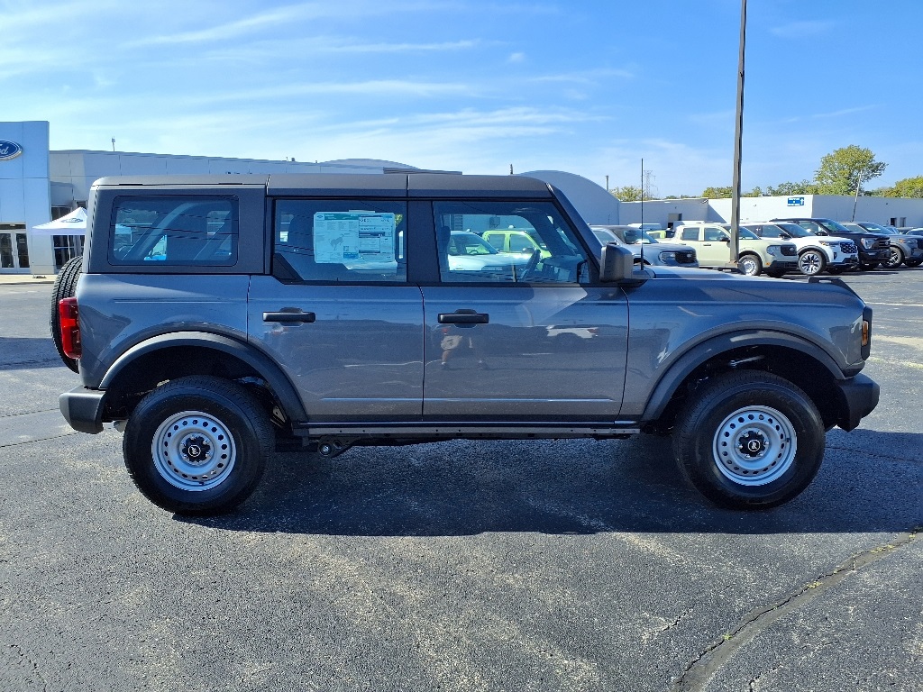 2025 Ford Bronco Base photo 3