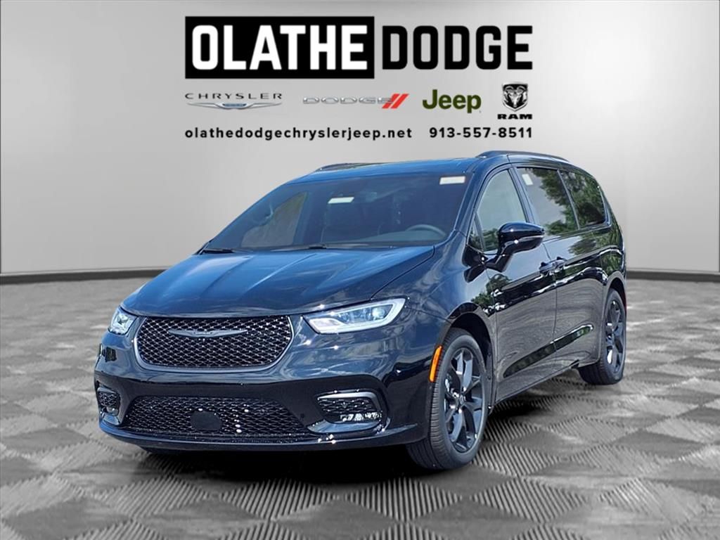 2026 Chrysler Pacifica Limited's photo