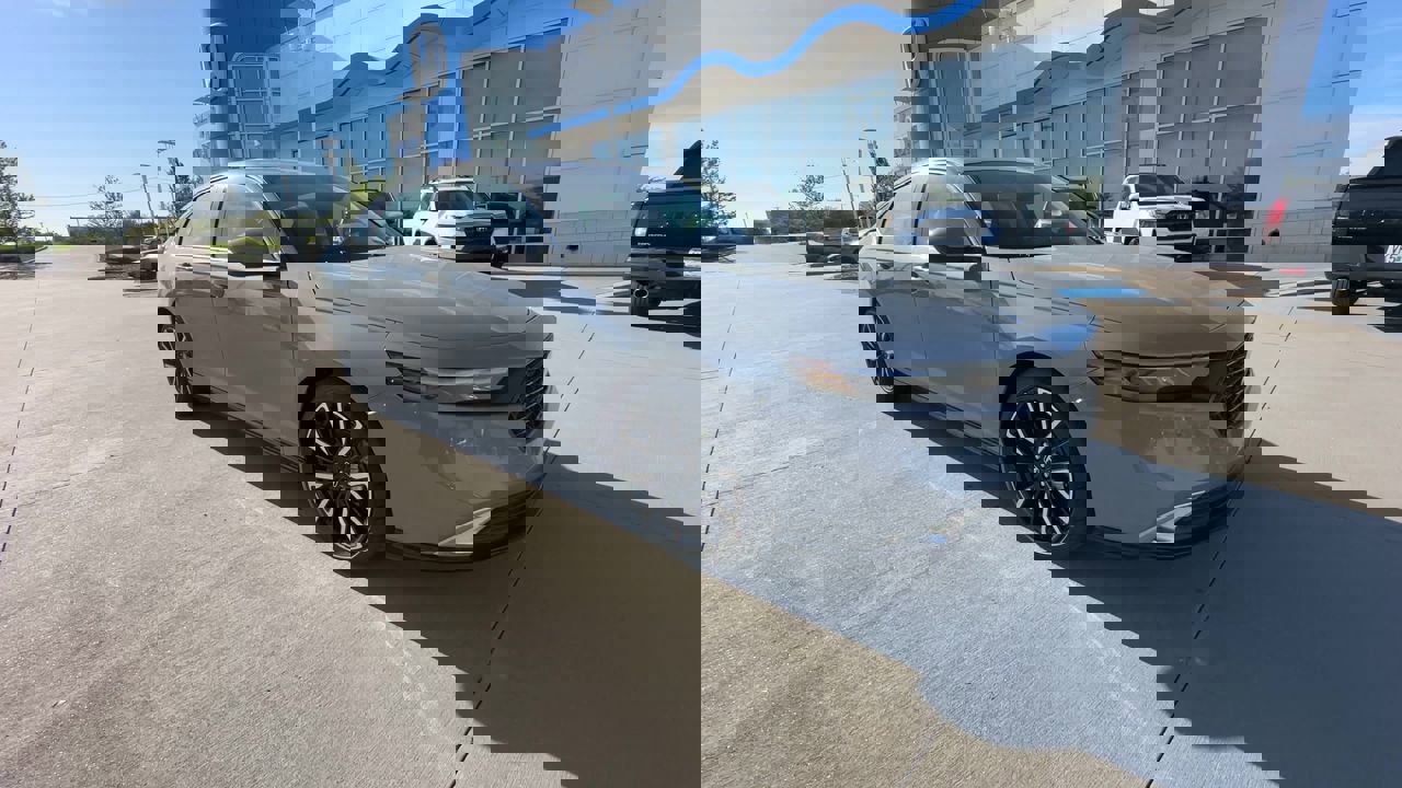 2025 Honda Accord Hybrid Touring photo 2
