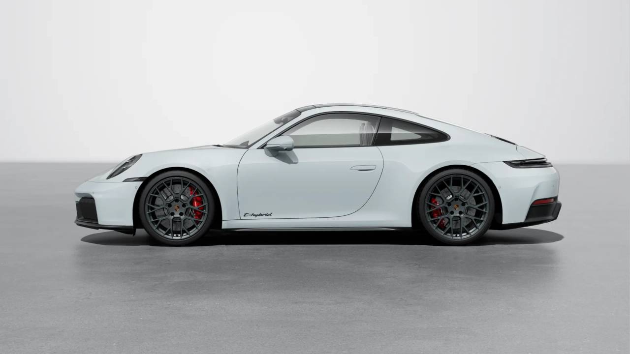 2026 Porsche 911 4 GTS photo 2