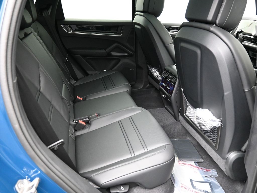 2026 Porsche Cayenne Coupe photo 7