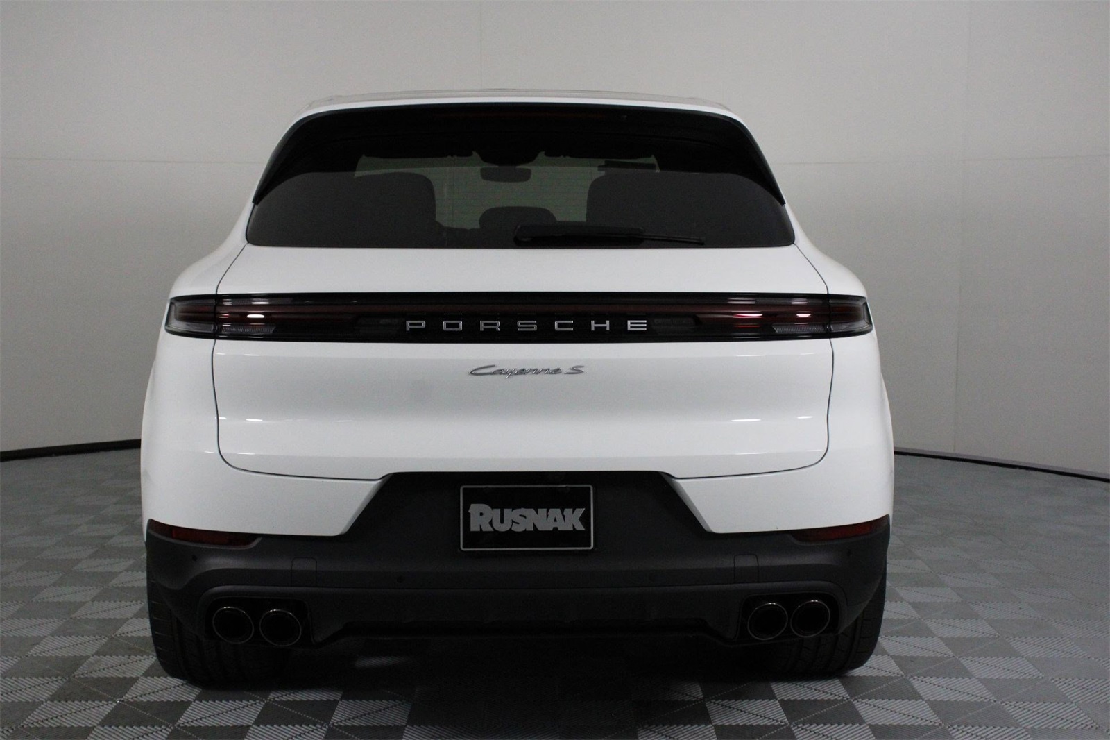 2025 Porsche Cayenne S photo 6