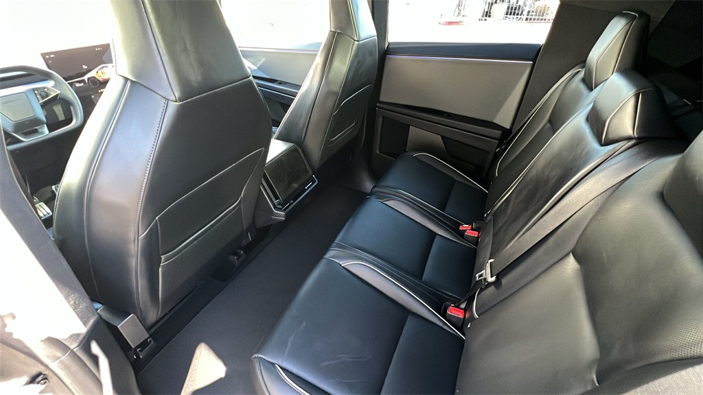 2025 Tesla Cybertruck photo 4