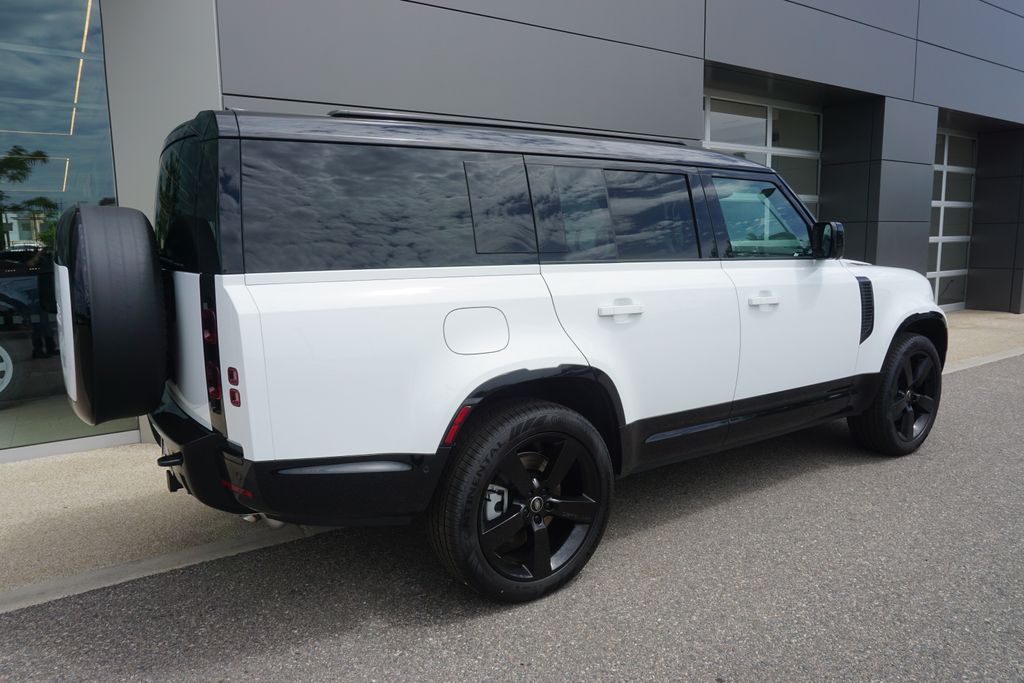 2025 Land Rover Defender 130 X-Dynamic SE photo 4