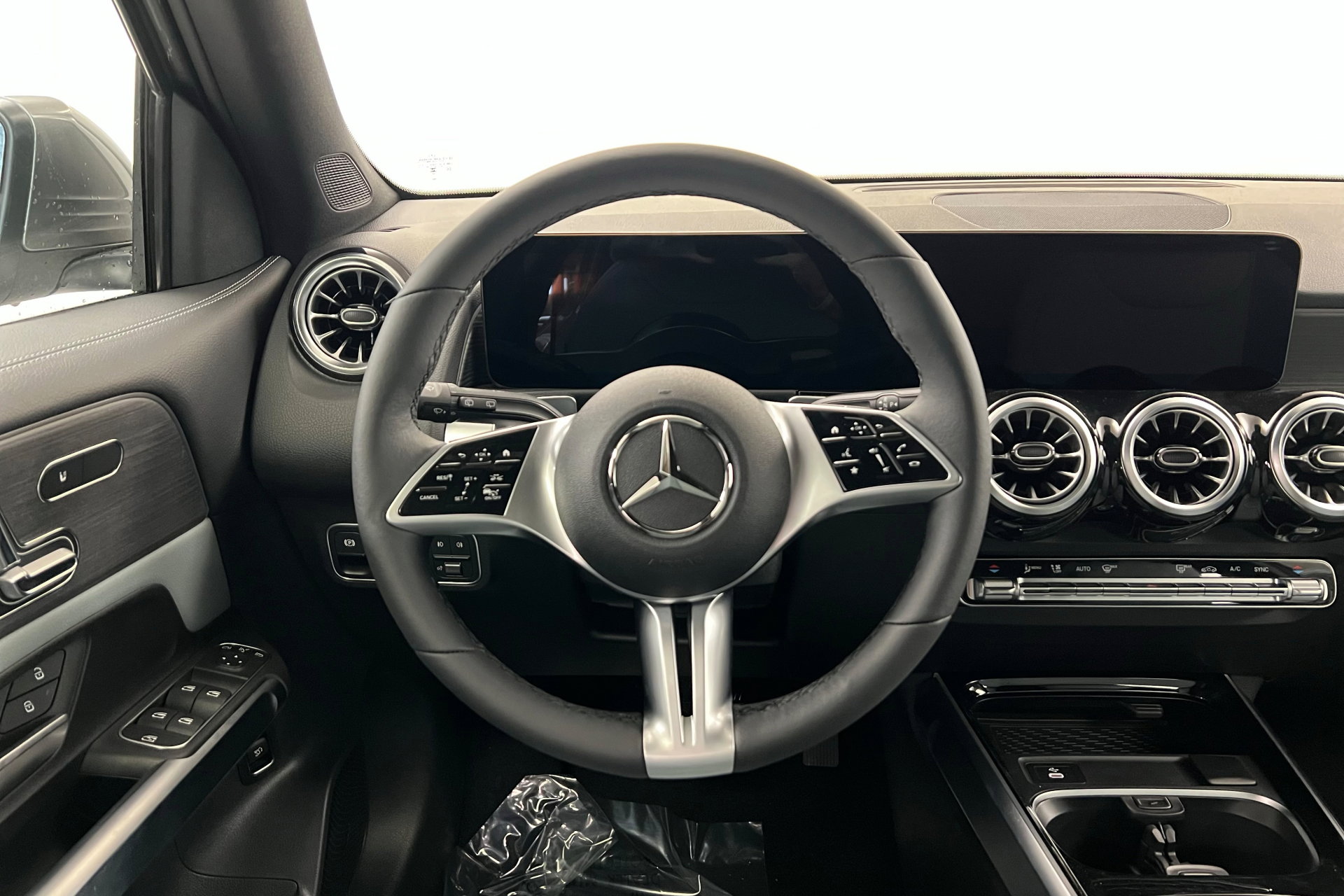 2026 Mercedes Benz GLB 250 4MATIC photo 12