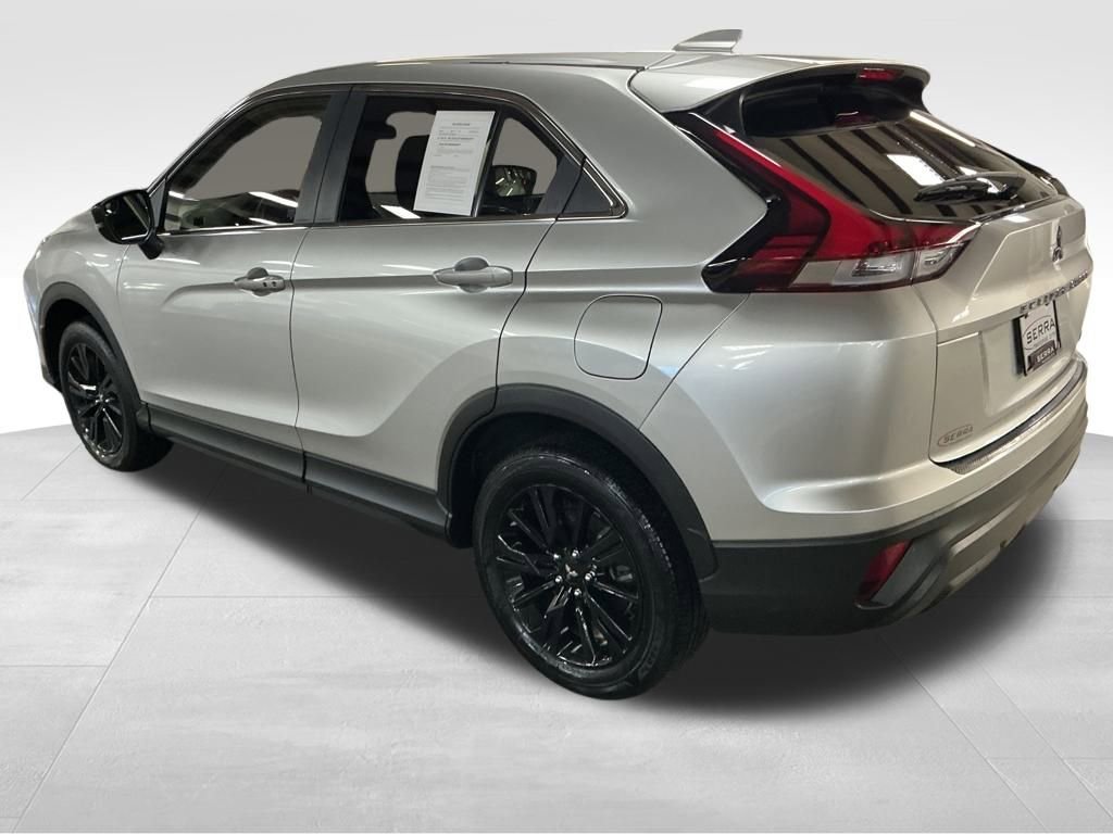 2024 Mitsubishi Eclipse Cross LE photo 2