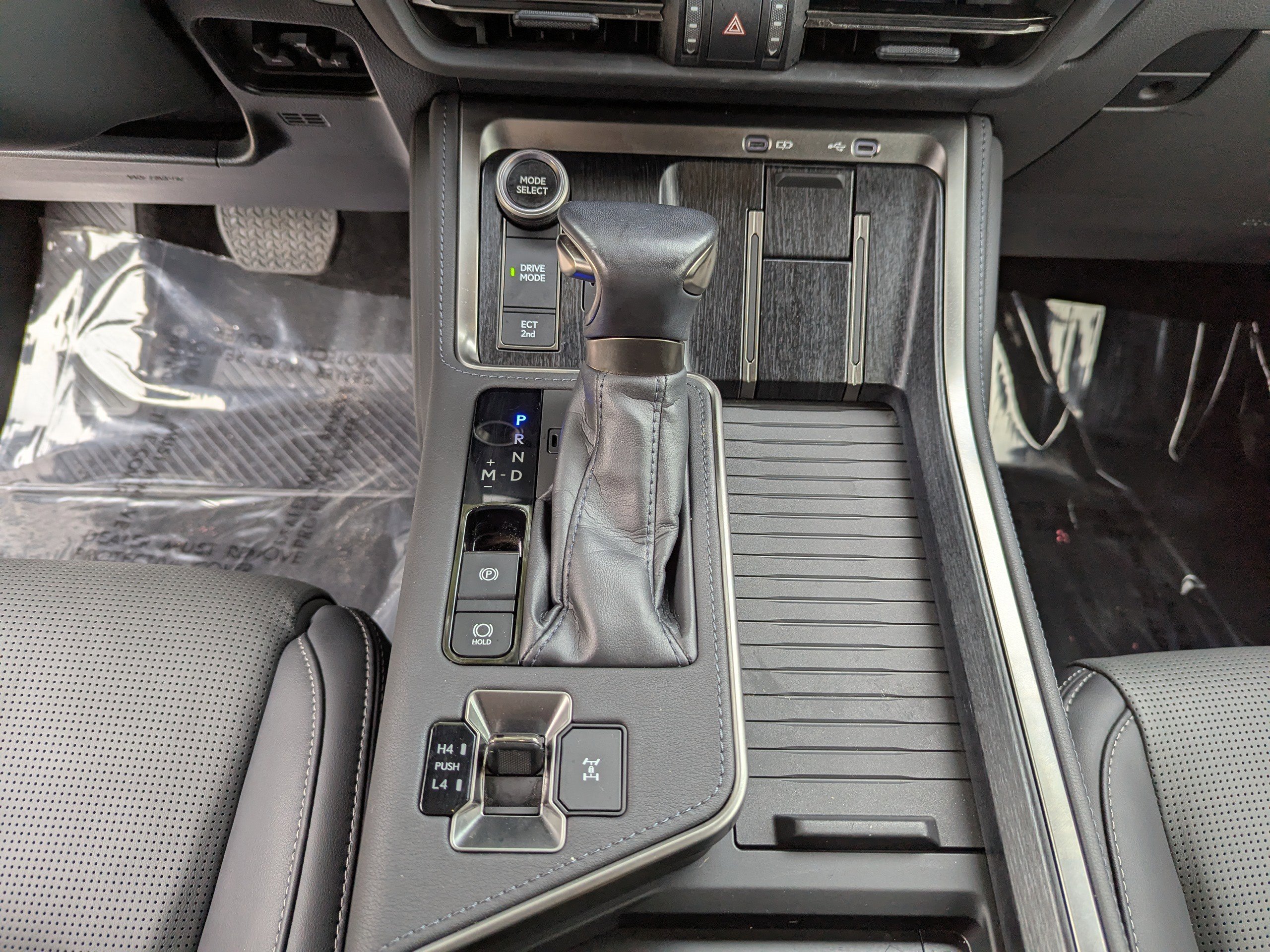 2024 Lexus GX 550 Luxury photo 28