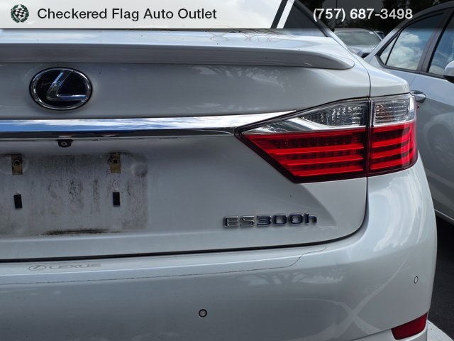 2015 Lexus ES 300h photo 7