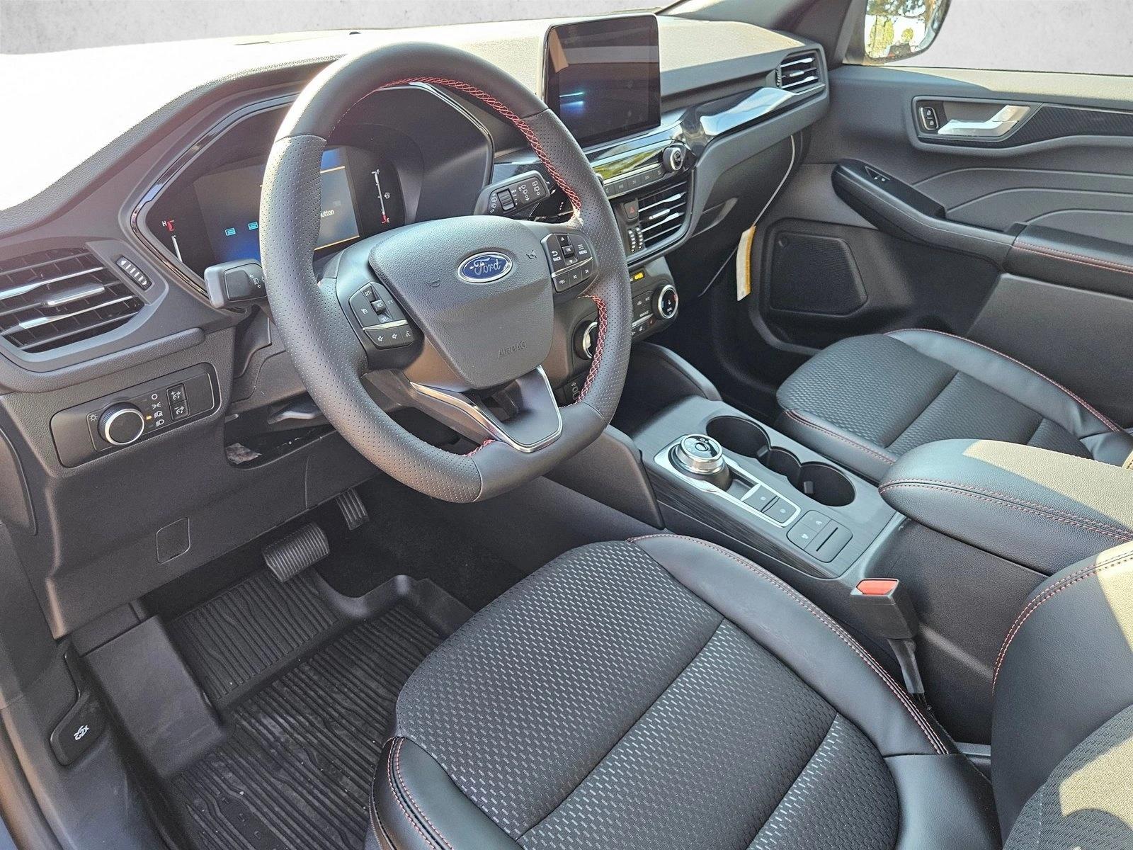 2025 Ford Escape ST-Line photo 2