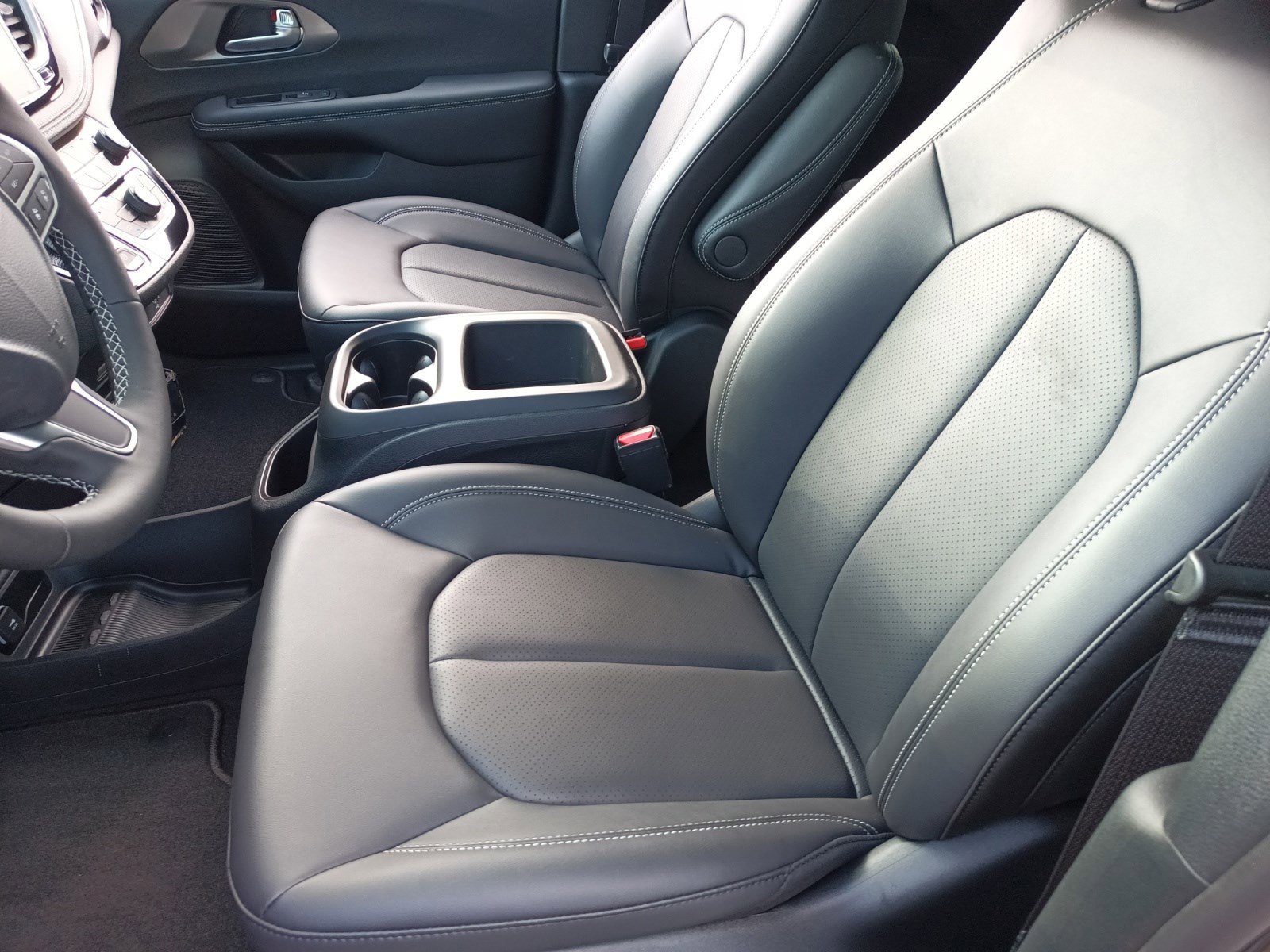 2026 Chrysler Pacifica photo 19