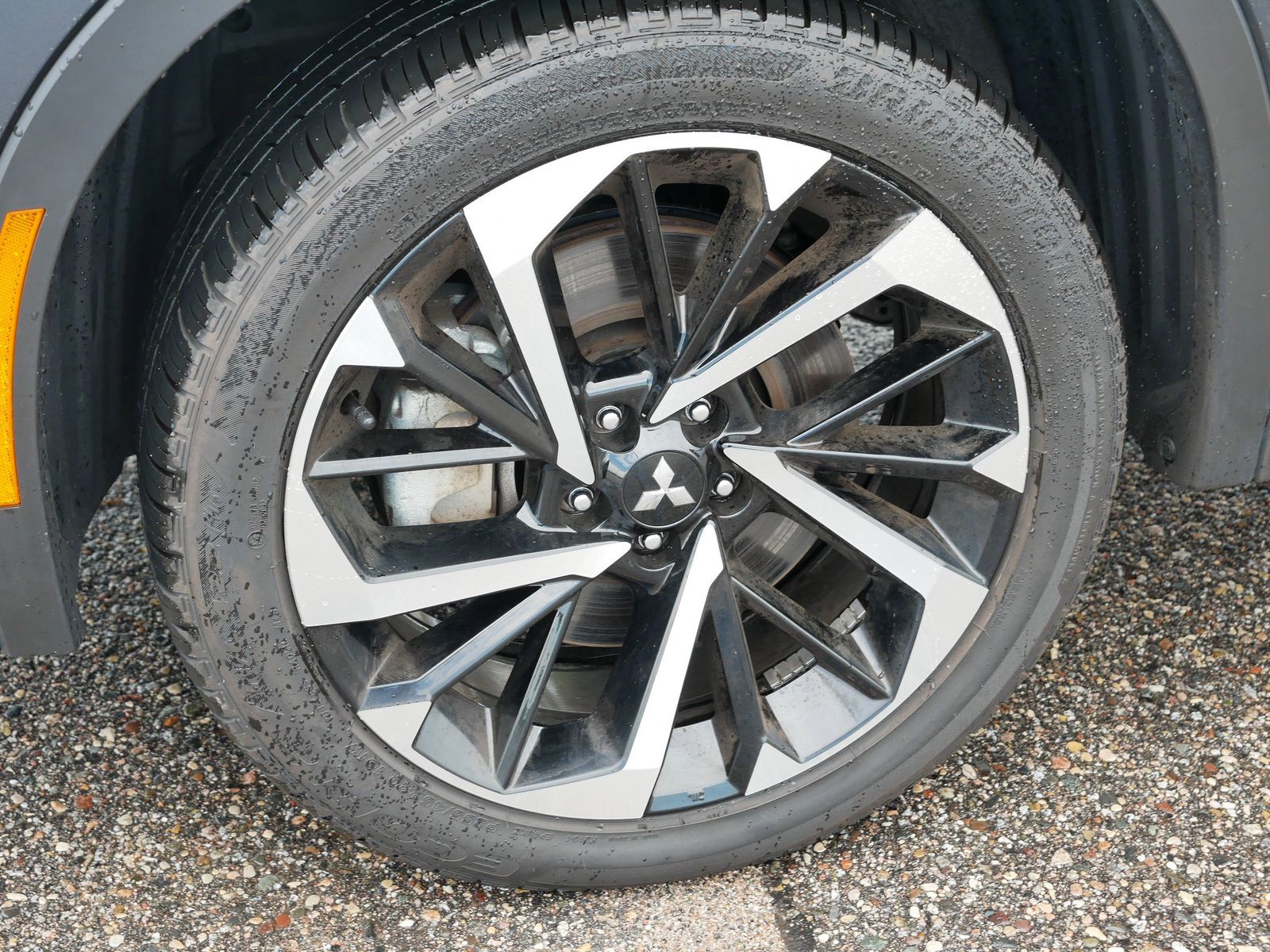 2024 Mitsubishi Outlander SE photo 9
