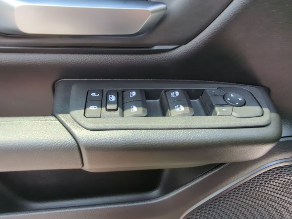 2025 Ram 1500 Tradesman photo 8