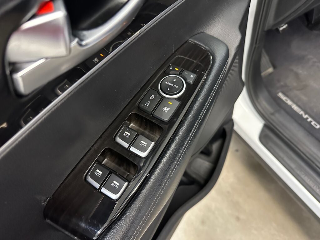 2019 Kia Sorento LX photo 4