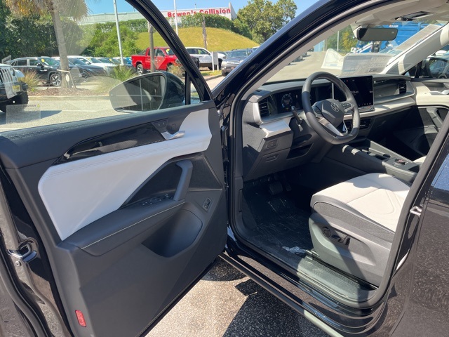 2025 Volkswagen Tiguan SE photo 4