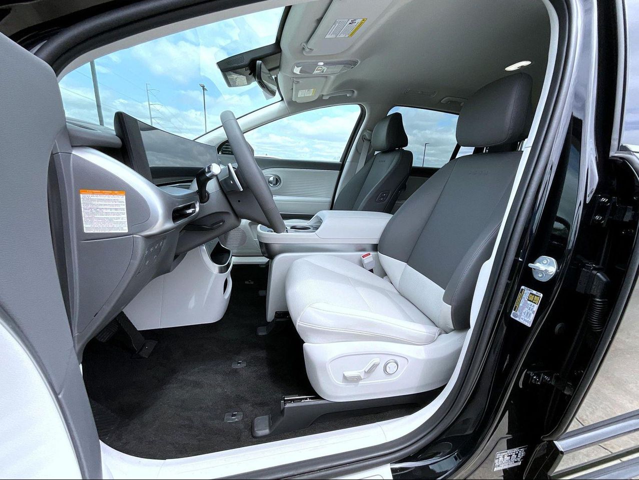 2026 Hyundai Ioniq SEL photo 7