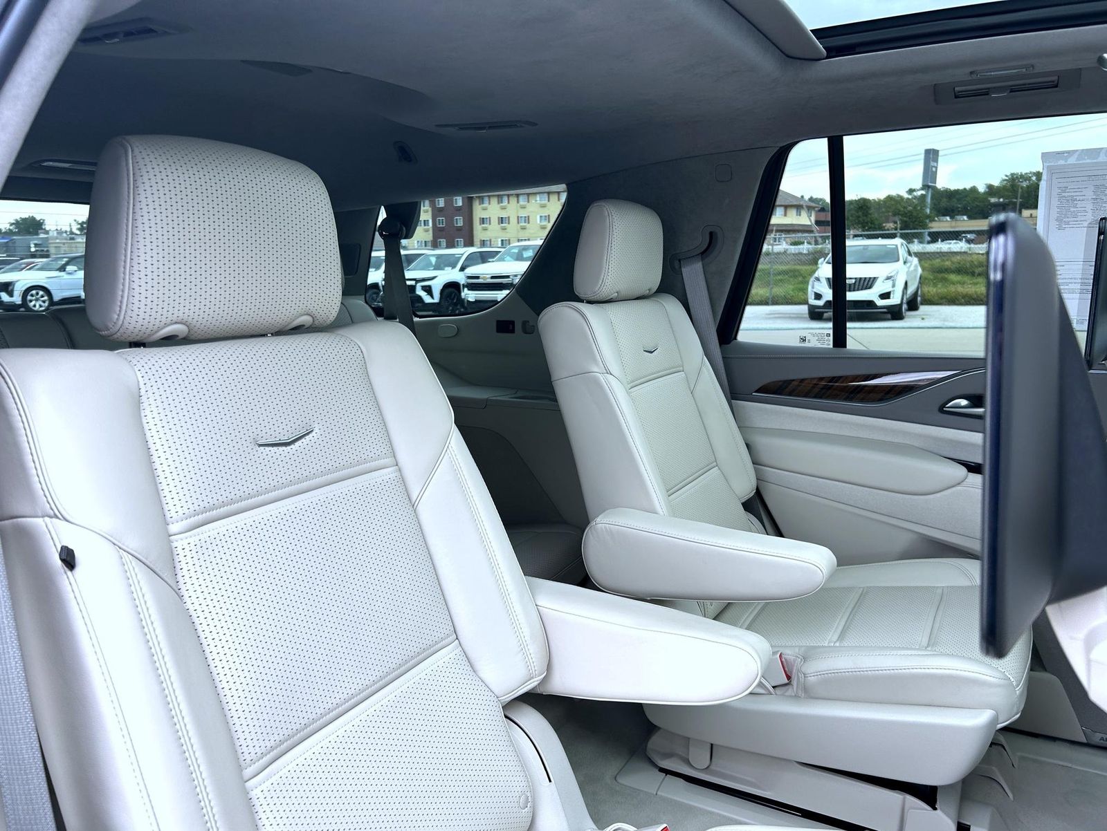 2023 Cadillac Escalade Premium Luxury Platinum photo 18