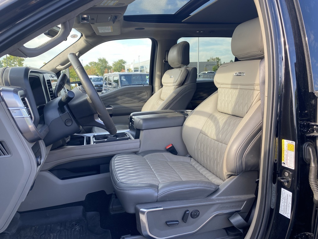2025 Ford F-250 Platinum photo 2