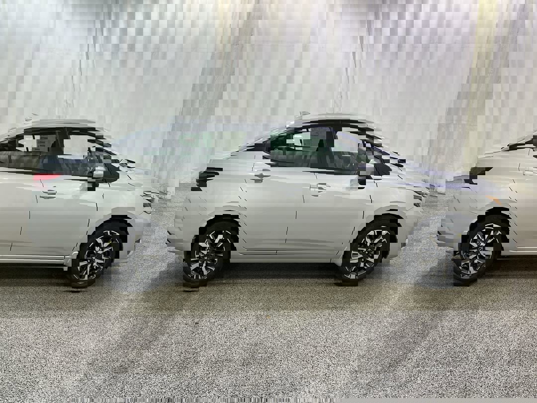 2025 Nissan Versa SV photo 4