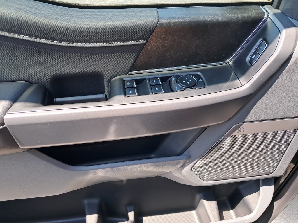 2025 Ford F-150 Lightning photo 8
