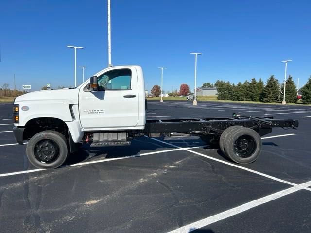 2024 Chevrolet Silverado 6500HD Work Truck LT photo 2