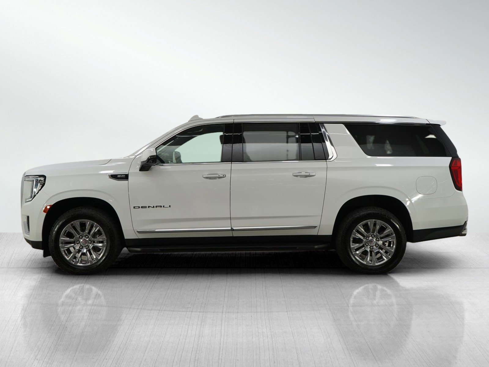 Used 2022 GMC Yukon XL Denali with VIN 1GKS2JKL9NR230773 for sale in Bloomington, Minnesota