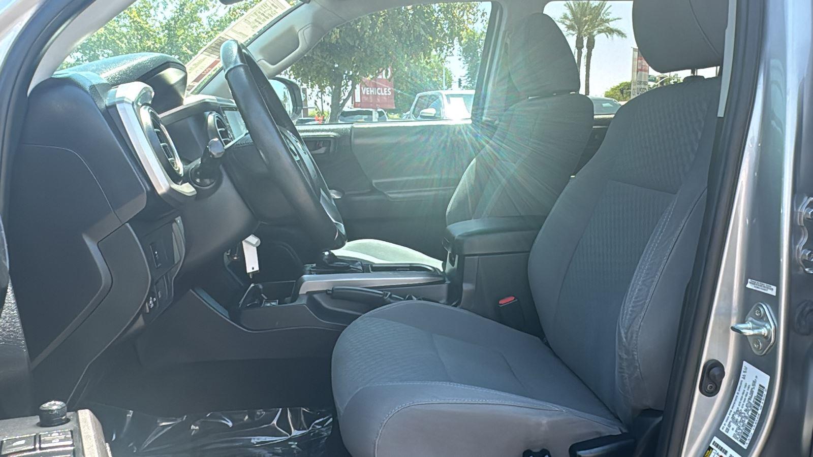 2021 Toyota Tacoma SR5 photo 24