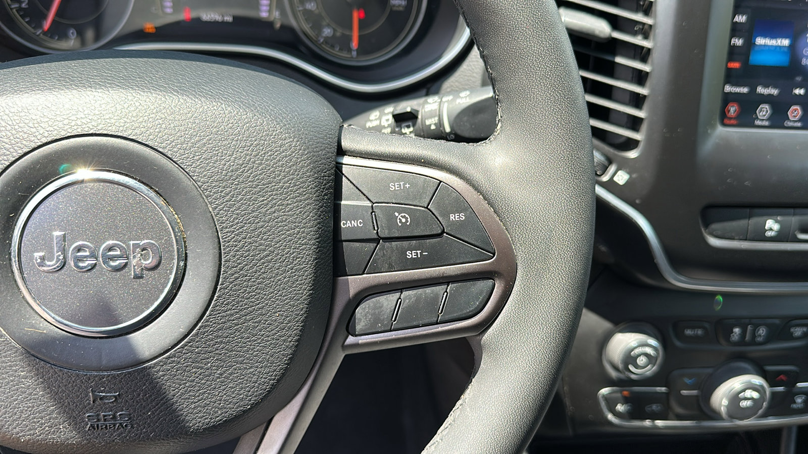 2021 Jeep Cherokee Latitude Lux photo 15