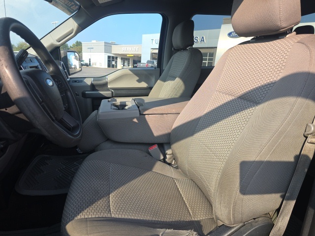 2015 Ford F-150 XLT photo 8