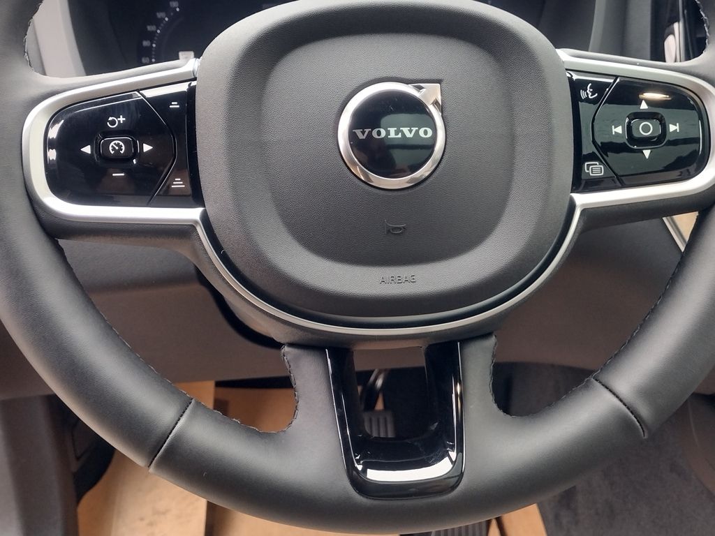 2026 VOLVO XC60 - Image 12