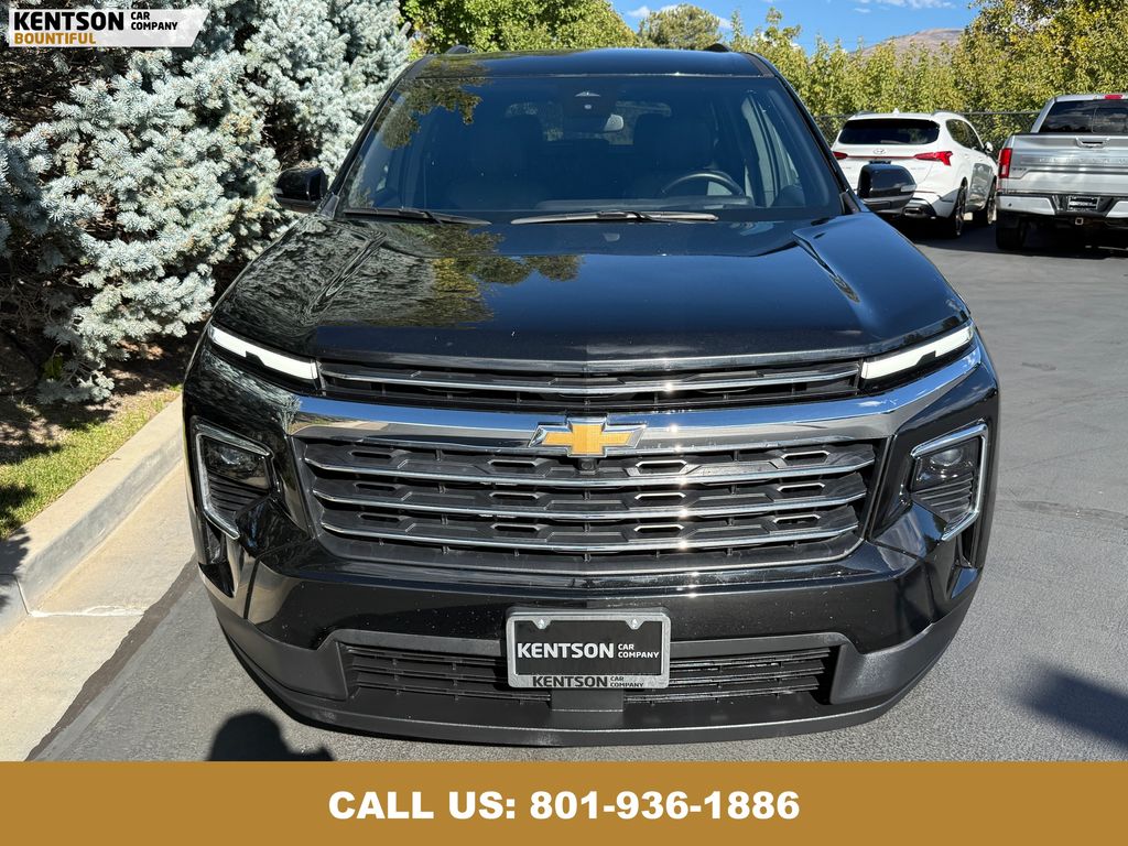 2025 Chevrolet Traverse photo 2
